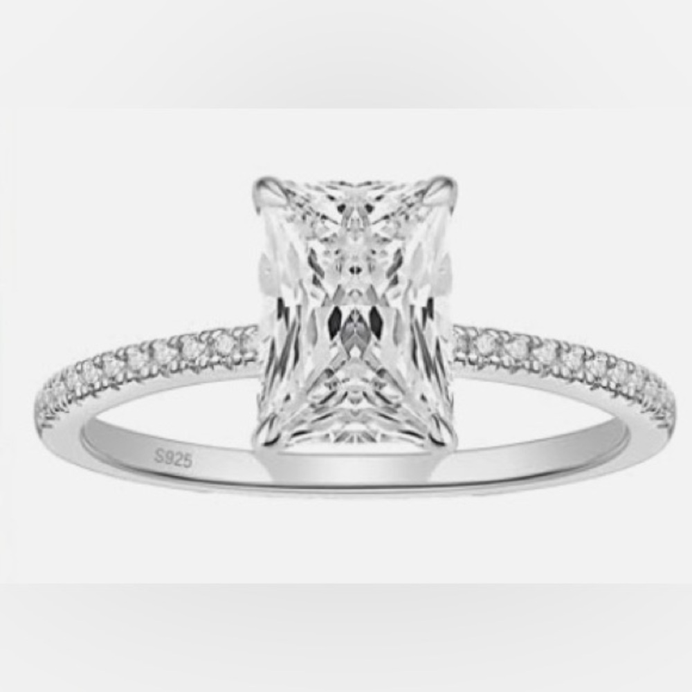 Elegant Sterling Silver Crystal Ring Size 6